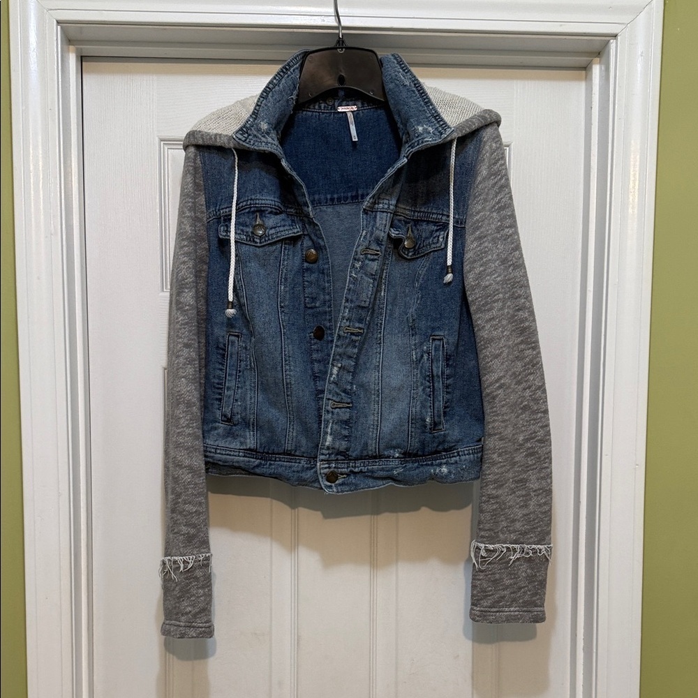 Free People - Denim Jacket with Gray Sweatshirt Sleeves & Hoodie - size M - Picture 1 of 5
